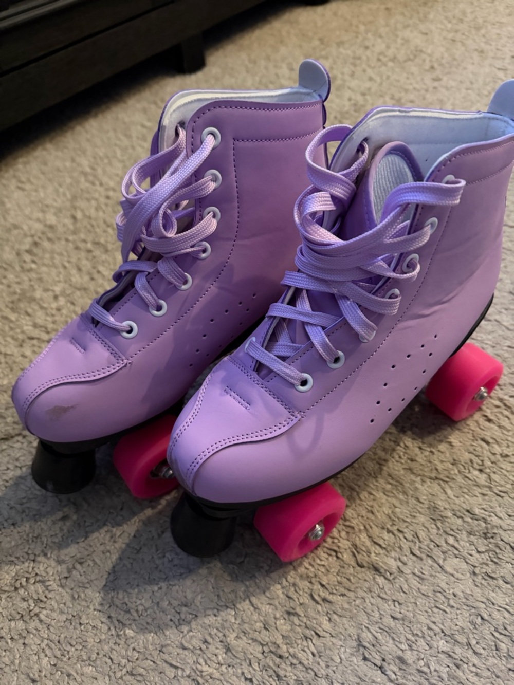 Classic Lavender Roller Skates with Pink Wheels - Women